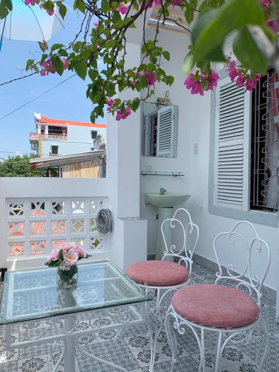 Balkón nebo terasa v ubytování Timothy House Hue
