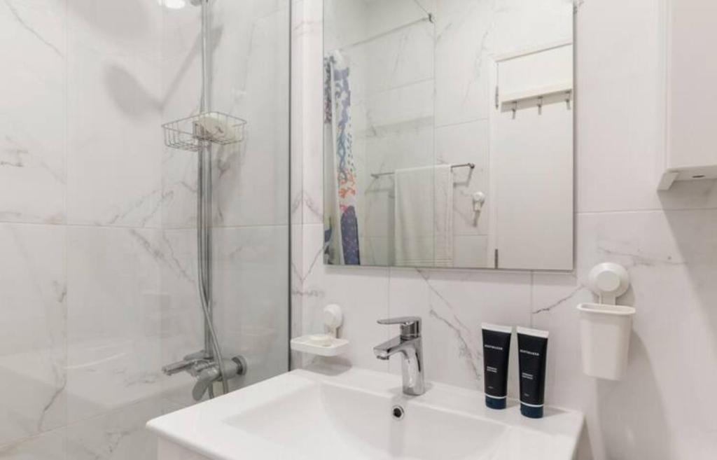 Koupelna v ubytování Beautiful 1 Bedroom Apartment near Benfica