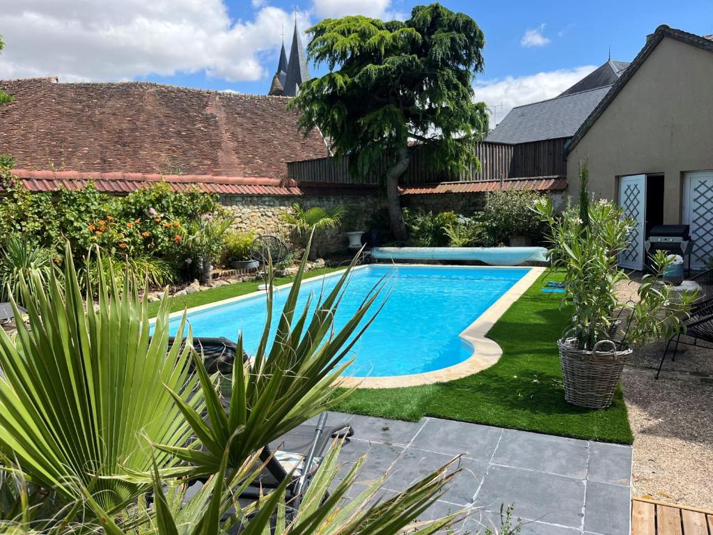 a swimming pool in the backyard of a house at Relais Saint-Jean Levroux in Levroux