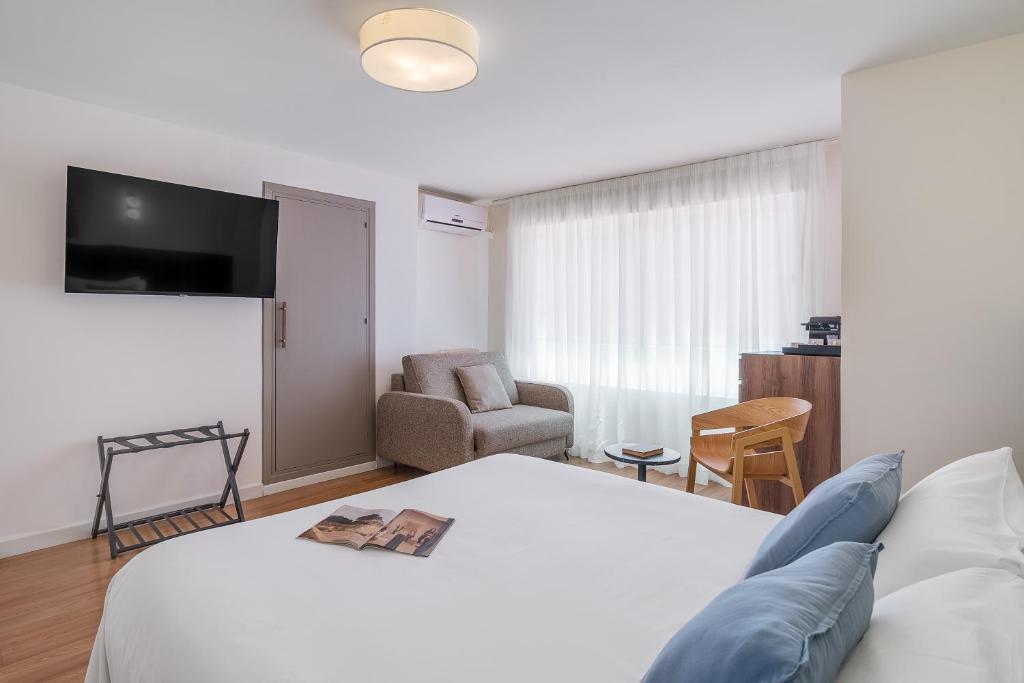Granada Suites by Olala Homes - Klassieke Driepersoonskamer