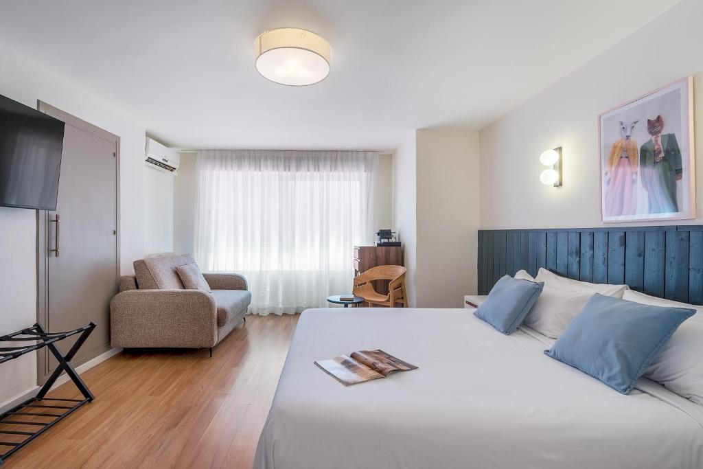 Postel nebo postele na pokoji v ubytování Granada Suites by Olala Homes