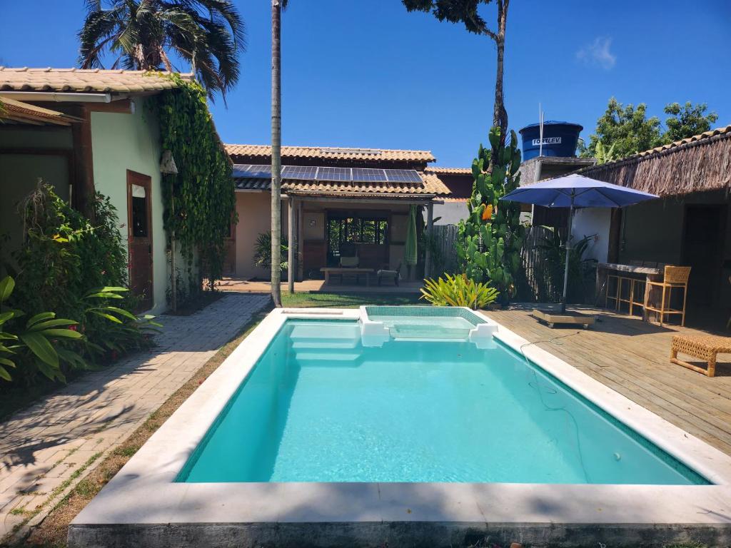 a swimming pool in the backyard of a house at Suíte Caju - Conforto e Exclusividade em Trancoso in Trancoso