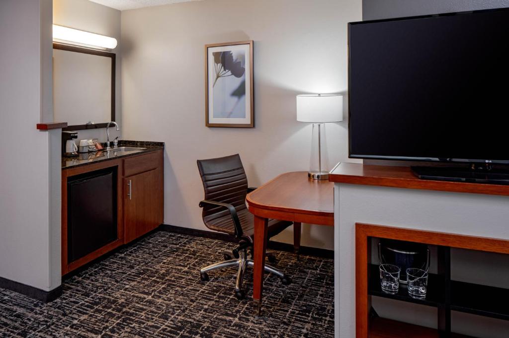 Kuchyň nebo kuchyňský kout v ubytování Hyatt Place Fair Lawn Paramus