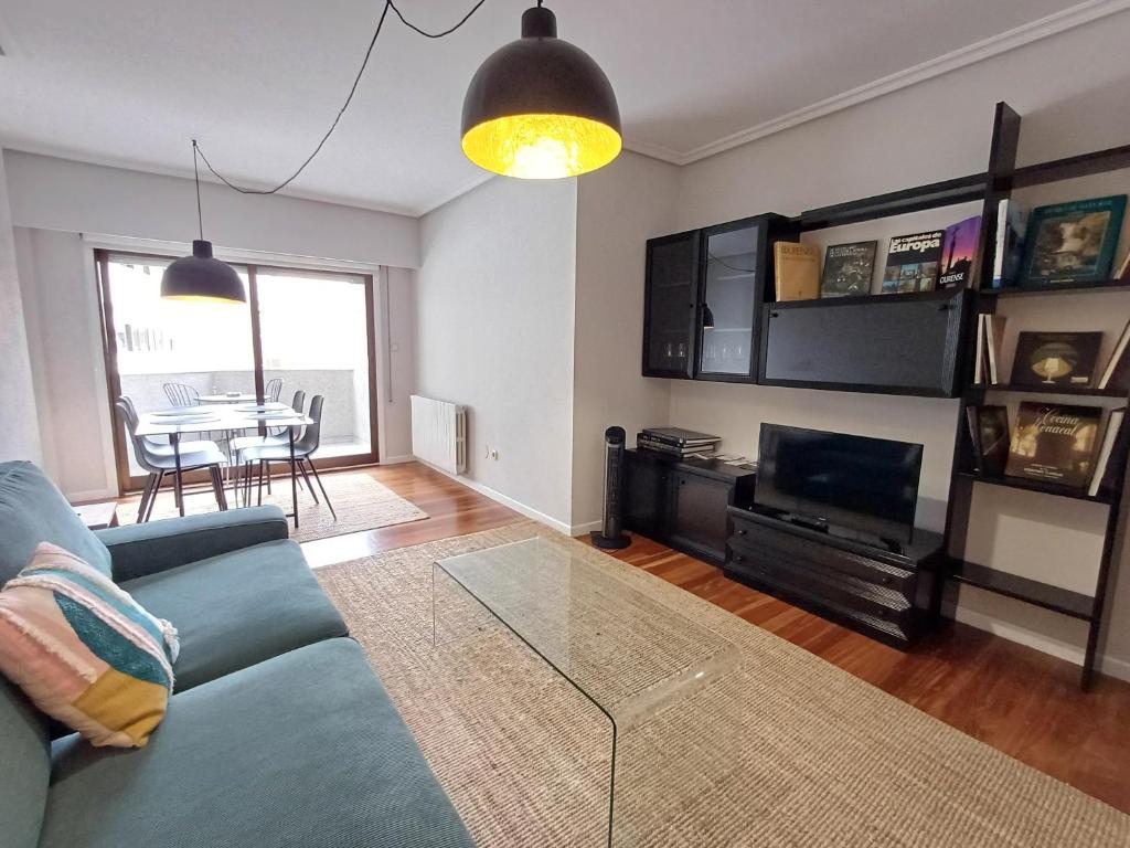 TV a/nebo společenská místnost v ubytování 4J - Ourense Centro con parking