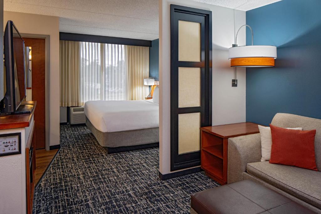 Postel nebo postele na pokoji v ubytování Hyatt Place Fair Lawn Paramus