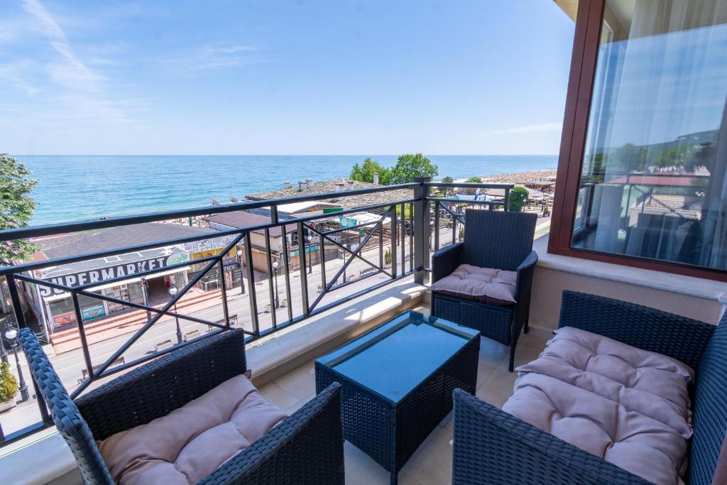 1st Line Sea View Sirena Apartment