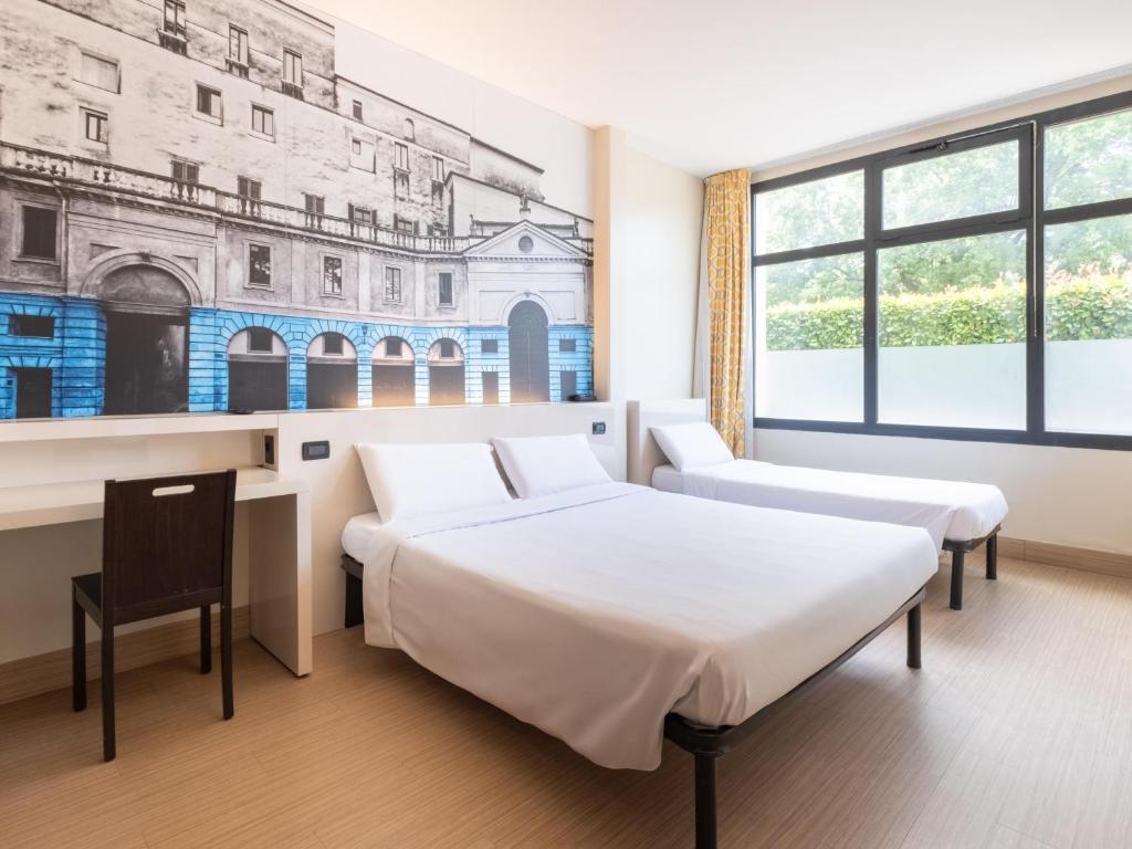 Postel nebo postele na pokoji v ubytování B&B HOTEL Mantova