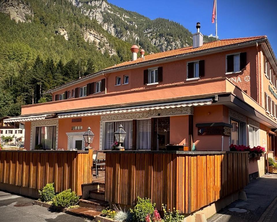 Nespecifikovaný výhled na hory nebo výhled na hory při pohledu z hotelu