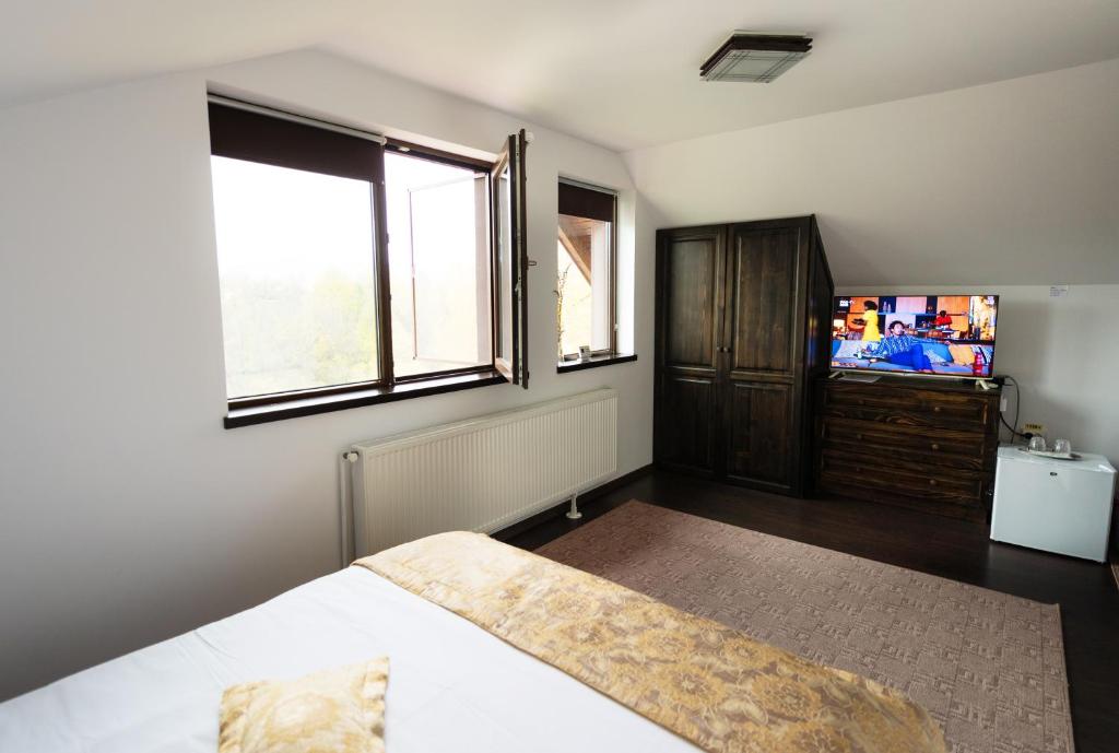 Postel nebo postele na pokoji v ubytování Casa Stejarul Lui Andrei
