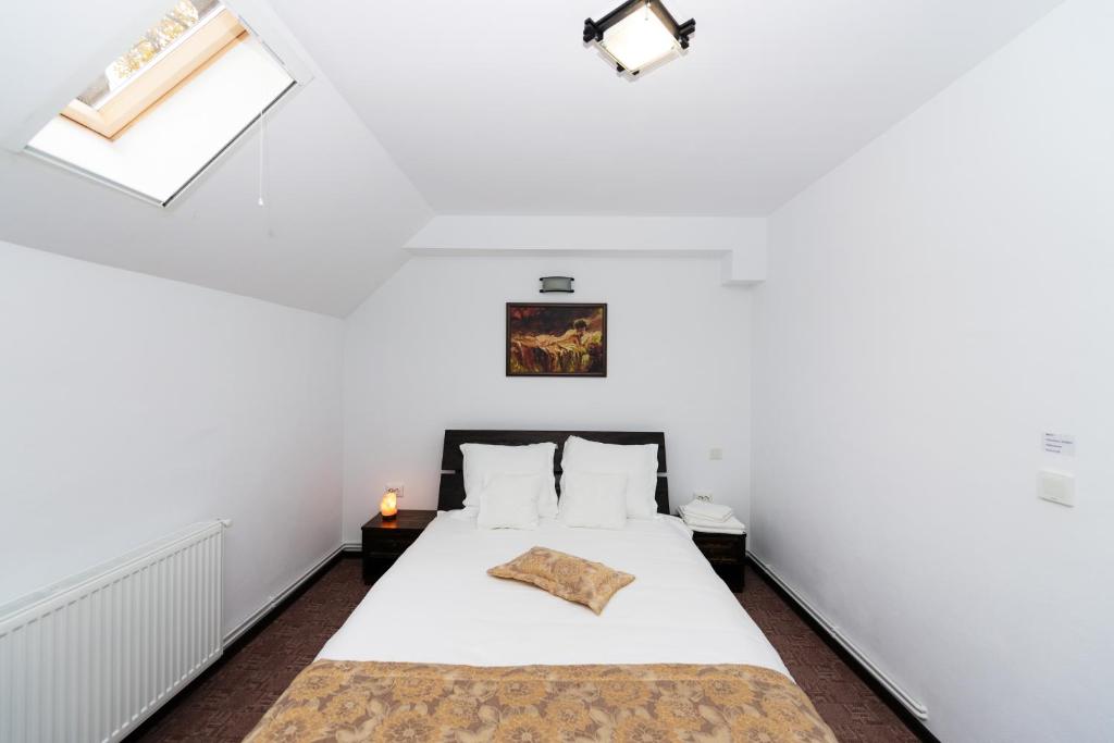 Postel nebo postele na pokoji v ubytování Casa Stejarul Lui Andrei