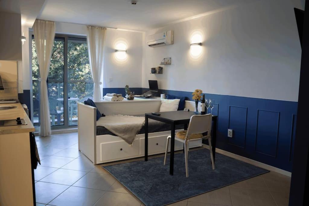 Cosy Apartment with Pool near Beach