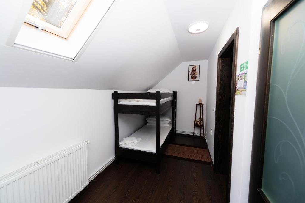 Postel nebo postele na pokoji v ubytování Casa Stejarul Lui Andrei