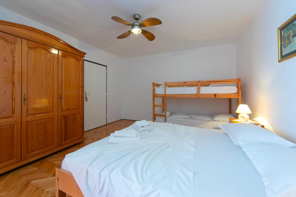 Posteľ alebo postele v izbe v ubytovaní Holiday Apartments Stomarica