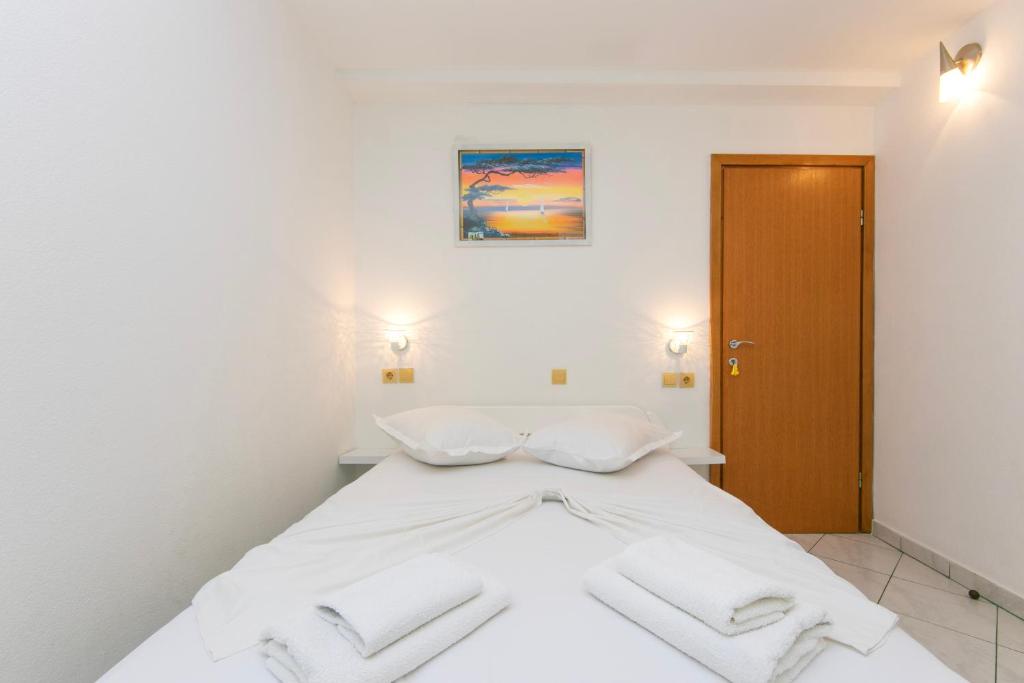 Posteľ alebo postele v izbe v ubytovaní Holiday Apartments Stomarica