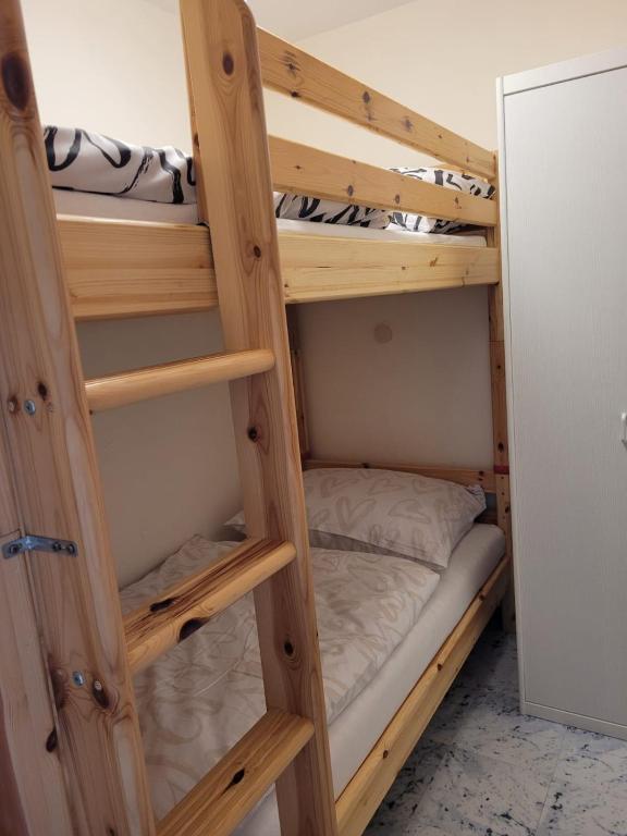 Letto o letti a castello in una camera di Gerlitzen, Kanzelhöhe, Über den Wolken, Haus Enzian