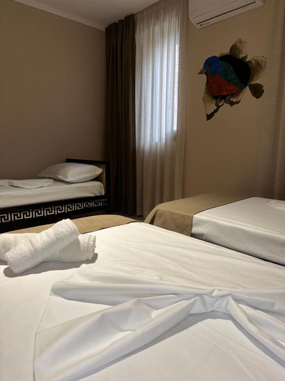 Ένα ή περισσότερα κρεβάτια σε δωμάτιο στο Birds Hostel