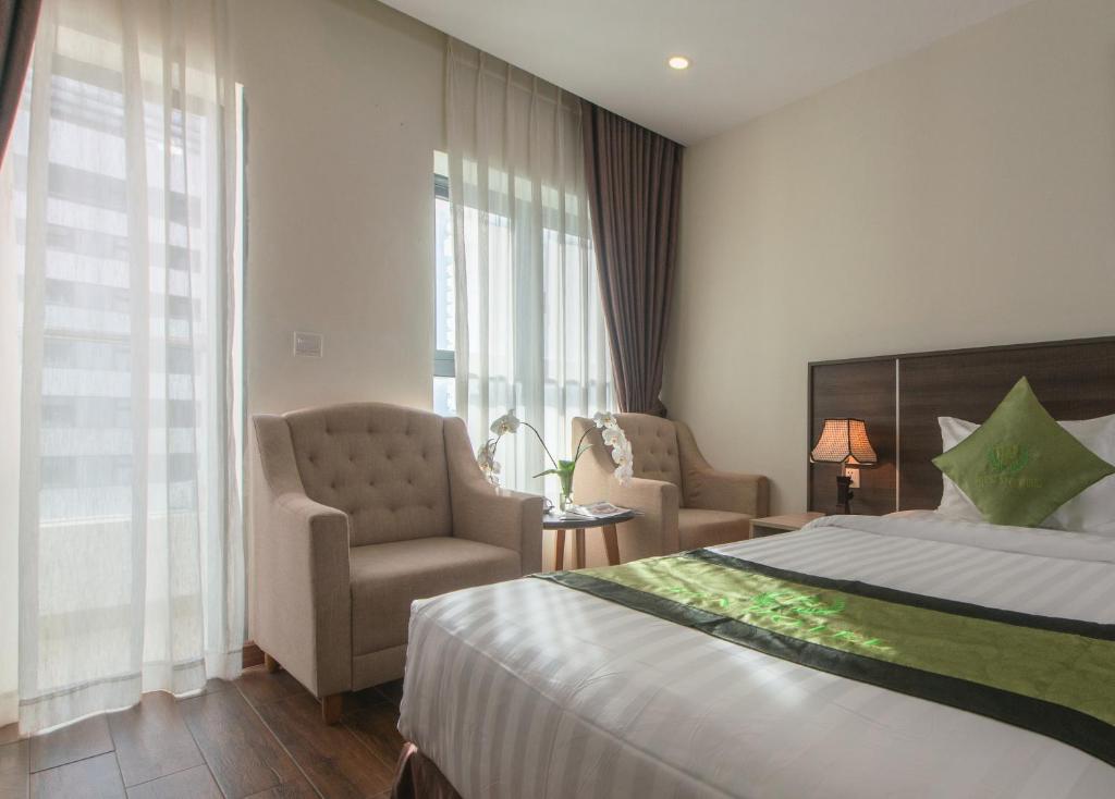 Senior Deluxe Triple Room With Balcony