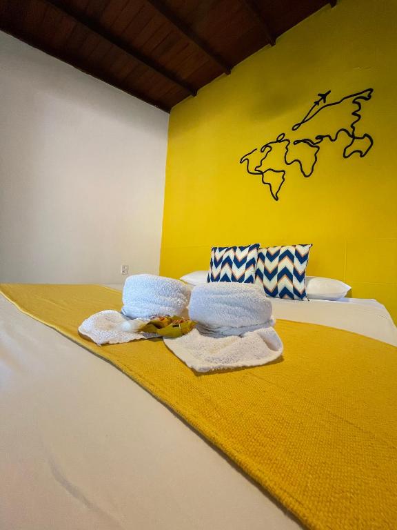 En eller flere senge i et værelse på Pousada Fora da Rotina