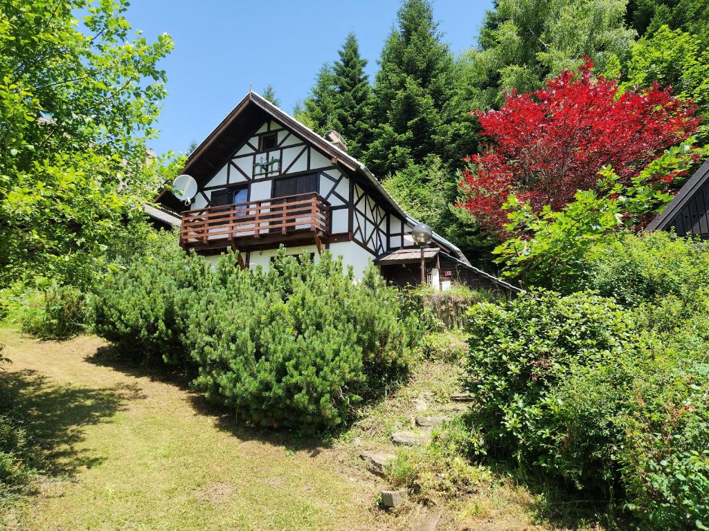 a house on a hill with trees and bushes at Holiday Home Tone in Frajhajm