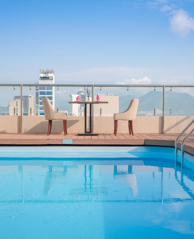 Bazén v ubytování BN Boutique Nha Trang Beach nebo v jeho okolí