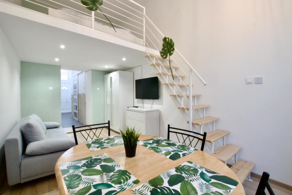 Standard Apartment by Hi5- Downtown Jungle Apartment 1067 Budapest, 32 Szondi utca kép - 1