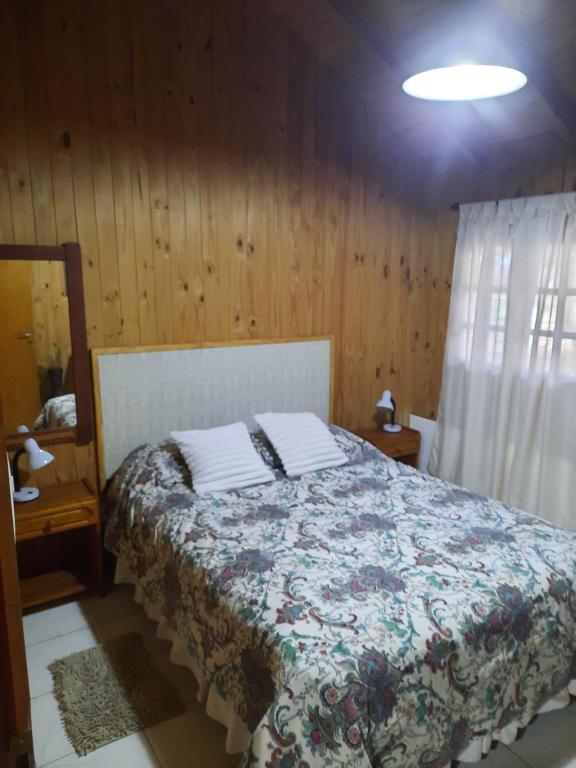 Postel nebo postele na pokoji v ubytování Cabaña Ayelen