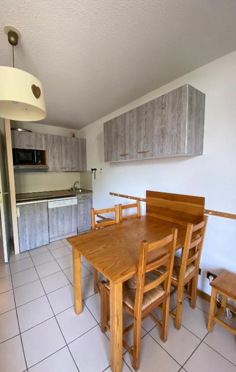 Kuchyň nebo kuchyňský kout v ubytování 1 Bedroom appt with beautiful views