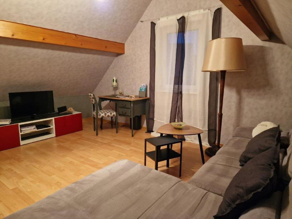 Una televisión o centro de entretenimiento en Gîte Alsace en vue