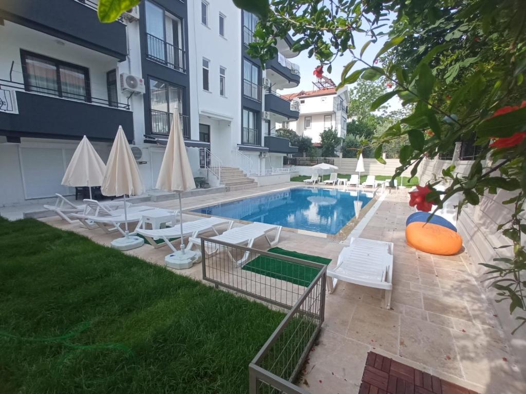 Bazén v ubytování Luxury villa with pool nebo v jeho okolí