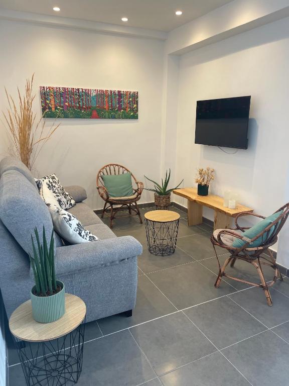 a living room with a couch and a tv at Luxury apartment close to everything in Granada