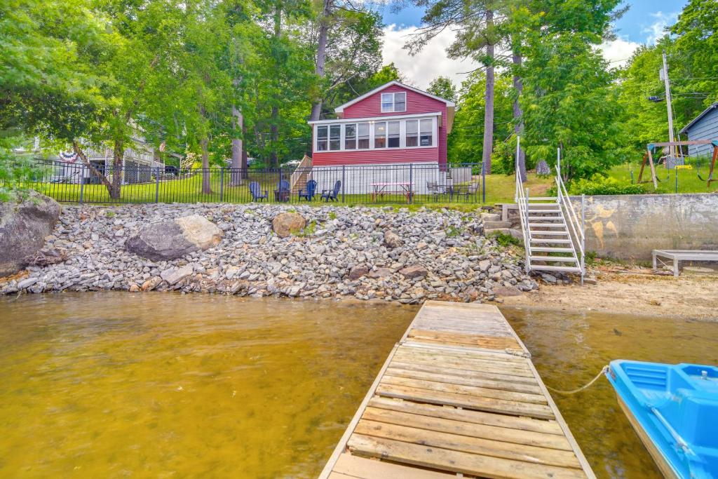 Androscoggin Lakefront Cottage, Boat Dock and Views!, Winthrop (updated