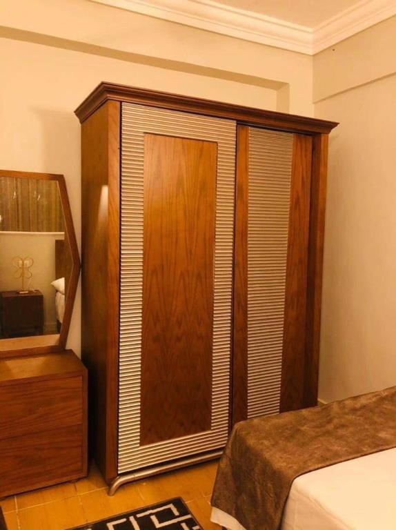Postel nebo postele na pokoji v ubytování فيلا مارسيليا بيتش 3