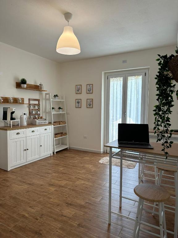 Mavi Rooms a San Gavino - Accogliente B&B con giardino