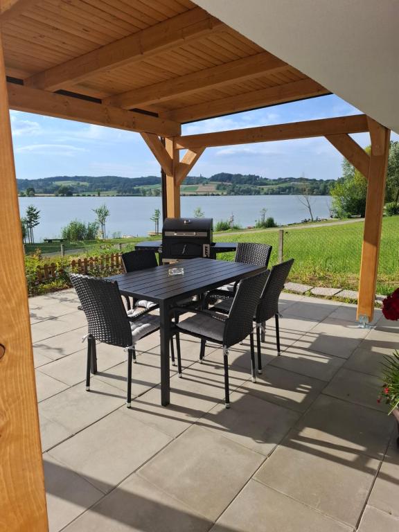 Tầm nhìn suối chảy gần căn hộ