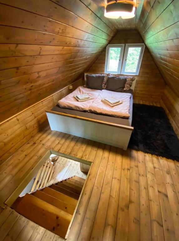 Postel nebo postele na pokoji v ubytování Cosy cottage with wellness