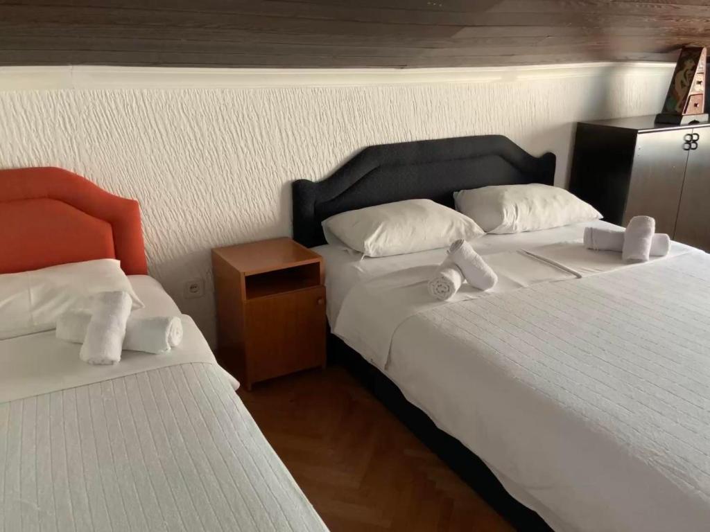 Postel nebo postele na pokoji v ubytování Apartments Dunja