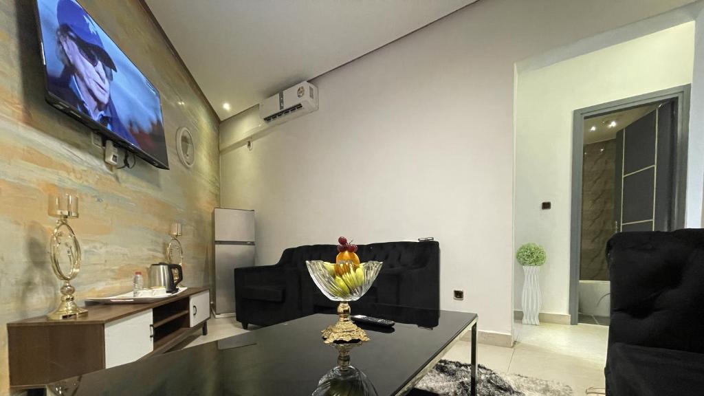 TV a/nebo společenská místnost v ubytování Hôtel Vendôme Douala