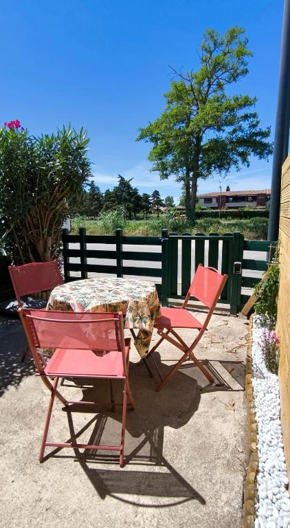 Fotografie z fotogalerie ubytování Magnifique studio Le FLAMANT DORE avec Loggia, Terrasse & Climatisation, Proche Mer v destinaci Aigues-Mortes