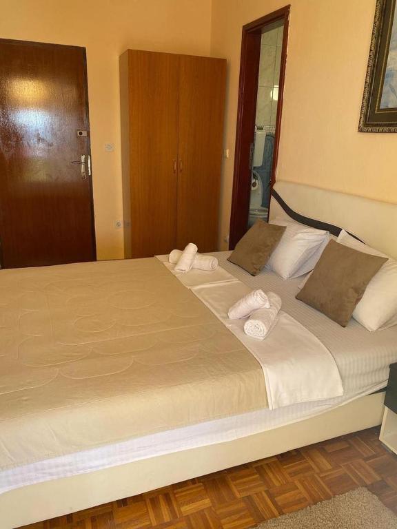 Postel nebo postele na pokoji v ubytování Apartments Dunja