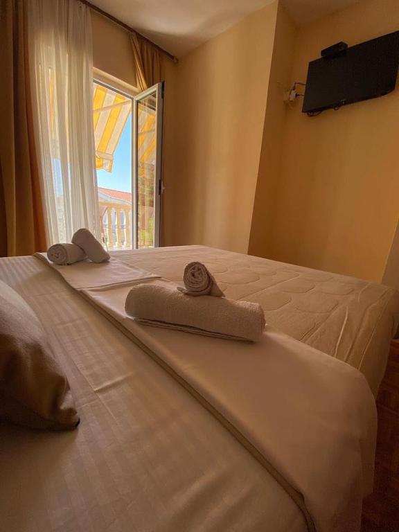 Postel nebo postele na pokoji v ubytování Apartments Dunja