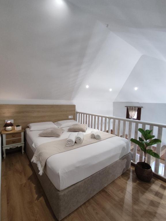 Postel nebo postele na pokoji v ubytování Green House Skiathos