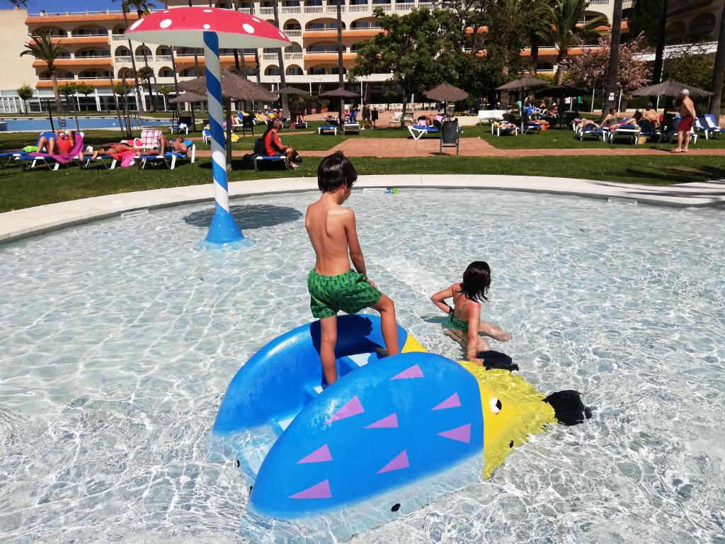 Bazén v ubytovaní Gran Hotel del Coto alebo v jeho blízkosti