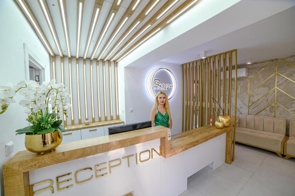 The lobby or reception area at Hotel Zonya