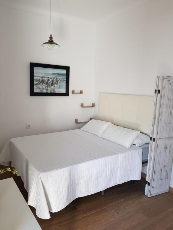 En eller flere senge i et værelse på Casa Medina de Alba