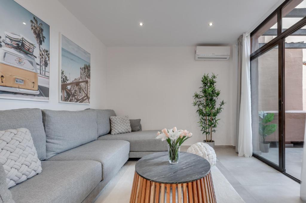Charming Apartment Paraiso Beach