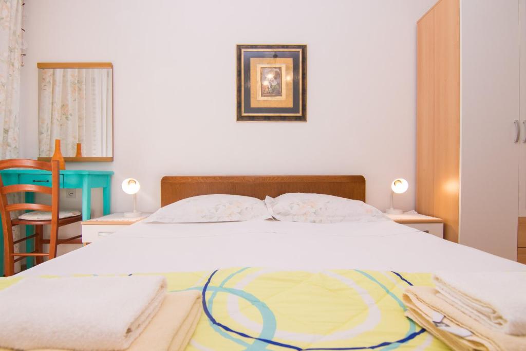 Posteľ alebo postele v izbe v ubytovaní Apartmani Dekanić Krk