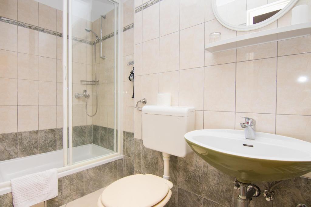 Kúpeľňa v ubytovaní Apartmani Dekanić Krk