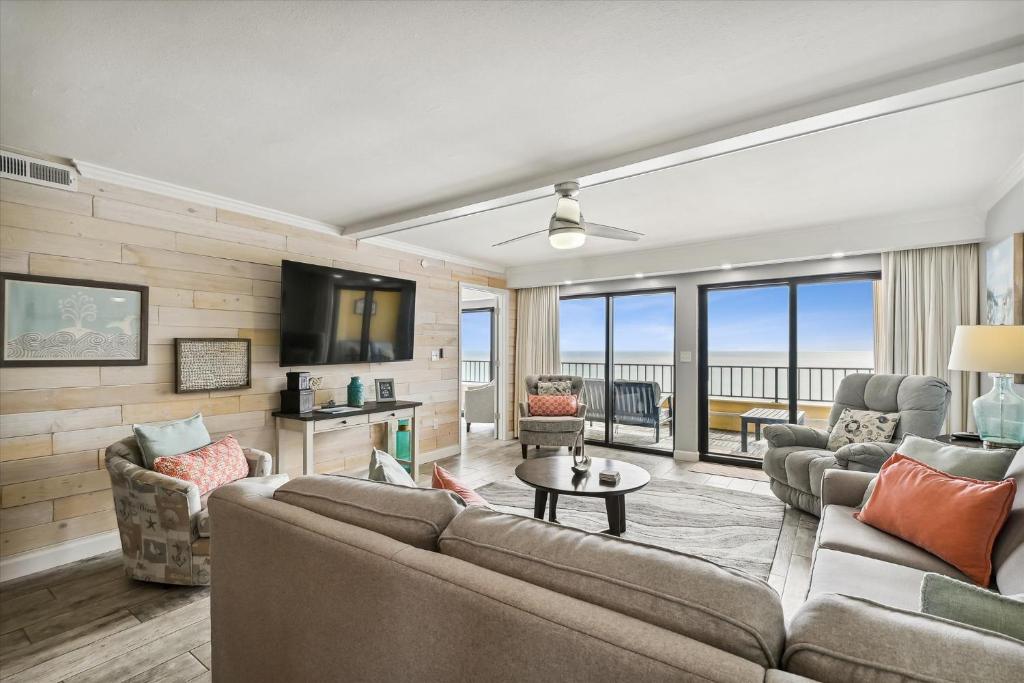 Χώρος καθιστικού στο Surf Dweller 610- by Holiday Isle Properties