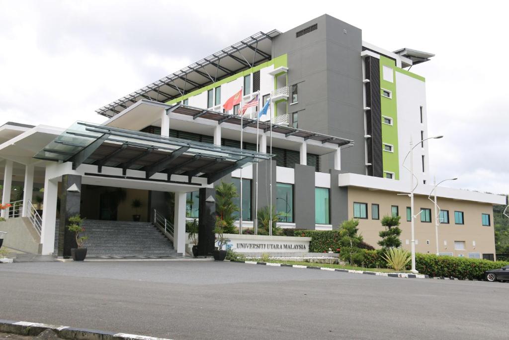 a building with a parking lot in front of it at EDC UUM Sintok in Sintuk