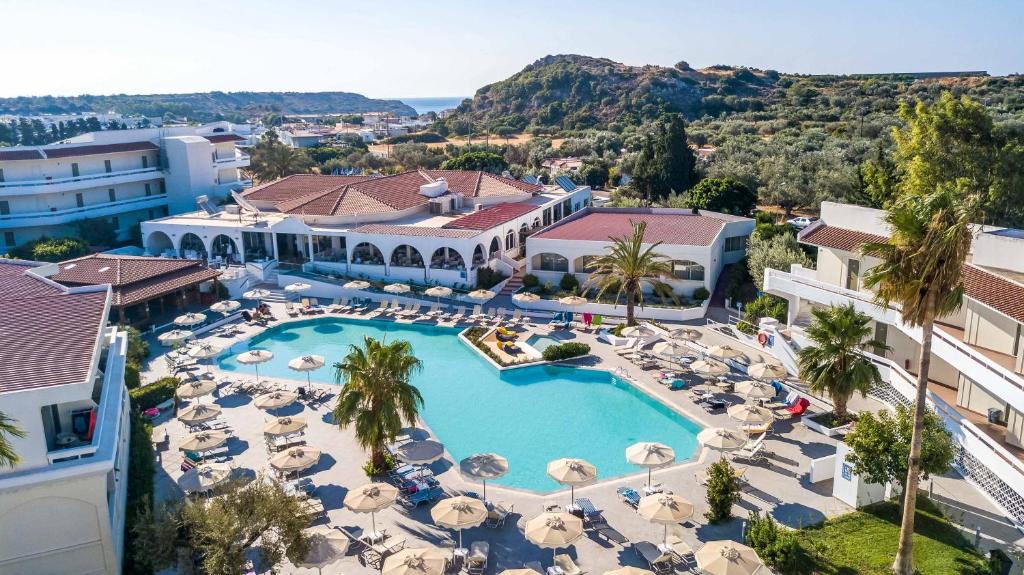 Bazén v ubytování Hotel Niriides Beach nebo v jeho okolí
